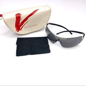 Valentino Sunglasses Model XF2P8